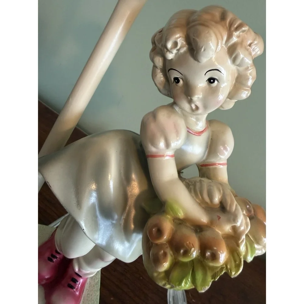 Vtg APPLE BASKET GIRL &‎ RABBIT Table Lamp ENAMELED METAL Italy W Labels